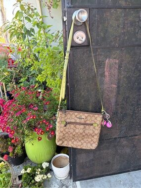 Gorgeous Coach Rowan File Crossbody Bag in Khaki/Olive Green #C1554
